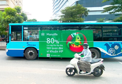 Những chuyến xe buýt mang thông điệp nâng cao nhận thức về vi khuẩn HP- Ảnh 1. Thông điệp về bệnh lý dạ dày trên xe buýt - Ảnh: Hiếu Ngân