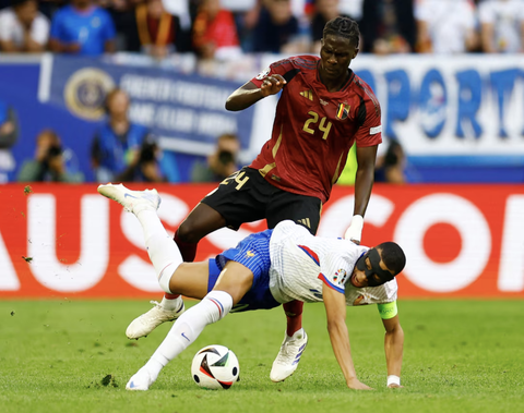 Bình luận viên Vũ Quang Huy: 'Pháp, Bồ Đào Nha không hề giấu bài'- Ảnh 2. Mbappe cùng tuyển Pháp đã có trận đấu khó khăn trước Bỉ - Ảnh: REUTERS