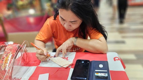 Vạn lời chúc và điều ước nguyện dành cho sĩ tử- Ảnh 6. Chia sẻ của chị Đặng Thị Lụa - đại diện Quỹ bảo trợ trẻ em mồ côi - Tony buổi sáng