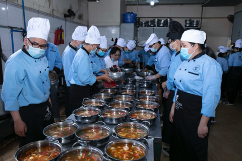 Học trung cấp Việt Giao, được hỗ trợ gần 40 triệu đồng- Ảnh 1. Ngành Bếp đang thu hút nhiều người học