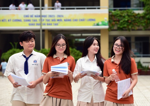 Đáp án chính thức tất cả các môn thi tốt nghiệp THPT 2024- Ảnh 17. Thí sinh dự thi tốt nghiệp THPT 2024 tại TP.HCM - Ảnh: DUYÊN PHAN