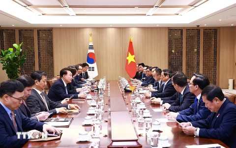 Tổng thống Hàn Quốc: Sẽ hỗ trợ Việt Nam đào tạo nhân lực ngành bán dẫn- Ảnh 3. Toàn cảnh cuộc hội kiến giữa hai nhà lãnh đạo - Ảnh: TTXVN