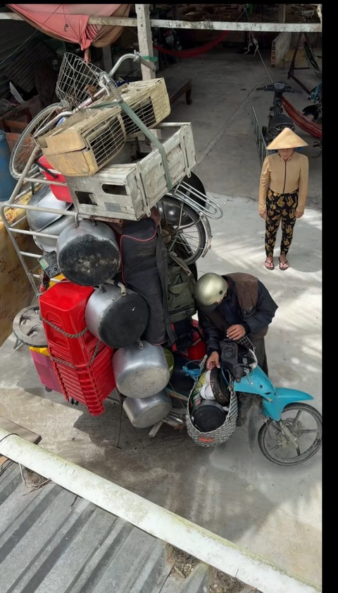 Ảnh vui 20-7: Chú gà nỗ lực gọi cô chủ thức dậy- Ảnh 3. Trung bình đồ đạc sinh viên năm 1 ở trọ cần dùng.