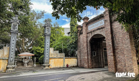 Lại Đà và những hình ảnh của Tổng bí thư Nguyễn Phú Trọng ở quê nhà- Ảnh 2. Cổng thôn Lại Đà (xã Đông Hội, huyện Đông Anh, Hà Nội) - quê hương Tổng bí thư Nguyễn Phú Trọng - Ảnh: HỒNG QUANG