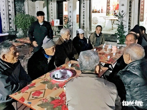 Lại Đà và những hình ảnh của Tổng bí thư Nguyễn Phú Trọng ở quê nhà- Ảnh 10. Tổng bí thư Nguyễn Phú Trọng trong một lần về thăm quê hương, làng xóm - Ảnh: Ông NGUYỄN PHÚ VIỆT