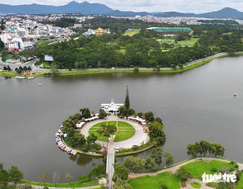 Muốn đấu giá Thủy Tạ Đà Lạt phải đặt cọc 729 triệu đồng- Ảnh 1. Tài sản đấu giá là khu nhà hàng Thủy Tạ Đà Lạt với toàn bộ đảo nổi - Ảnh: M.V.
