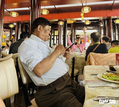 Người Việt Nam béo bụng hơn cả người châu Âu- Ảnh 1. Nhiều người Việt đang gặp tình trạng béo bụng - Ảnh: ĐOÀN NHẠN