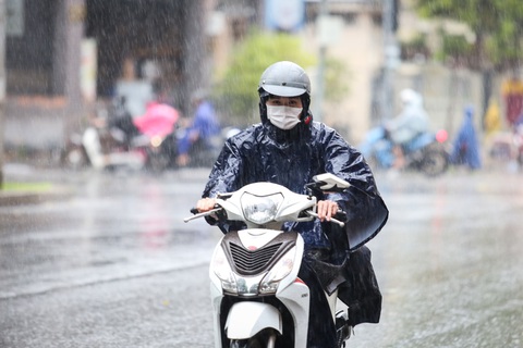Thời tiết hôm nay 21-7: Đất liền mưa to, Biển Đông áp thấp nhiệt đới có thể mạnh lên thành bão- Ảnh 1. Dự báo hôm nay 21-7, thời tiết cả nước có mưa to - Ảnh: PHƯƠNG QUYÊN