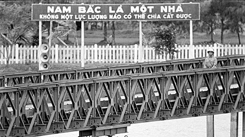 Nam - Bắc tạm thời chia cách để đến ngày thống nhất non sông liền một dải 30-4-1975 - Ảnh tư liệu Nam - Bắc tạm thời chia cách để đến ngày thống nhất non sông liền một dải 30-4-1975 - Ảnh tư liệu