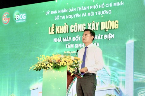 Khởi công nhà máy đốt rác phát điện tại TP.HCM- Ảnh 3. Ông Bùi Xuân Cường - Thành ủy viên, phó chủ tịch UBND TP.HCM - phát biểu tại lễ khởi công nhà máy