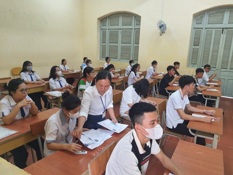 Điểm sàn Trường đại học Cần Thơ 15-19, nhóm ngành sư phạm cao nhất- Ảnh 1. Thí sinh tham dự kỳ thi tốt nghiệp THPT năm 2024 tại TP Cần Thơ - Ảnh: T.LŨY