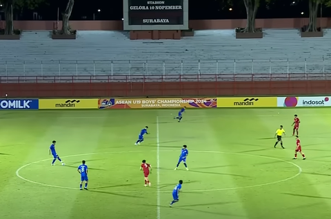 U19 Thái Lan đá đèn sáng, vì sao U19 Việt Nam đá sân tối?- Ảnh 2. Điều kiện ánh sáng trận U19 Thái Lan với Singapore - Ảnh: FAT