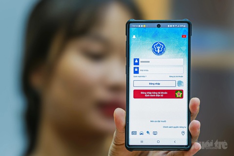 Ứng dụng VssID (Bảo hiểm xã hội số) tích hợp VNeID của ngành bảo hiểm xã hội - Ảnh: HÀ QUÂN Giả mạo Bảo hiểm xã hội Việt Nam để lừa cài VSSID 4.0- Ảnh 1.