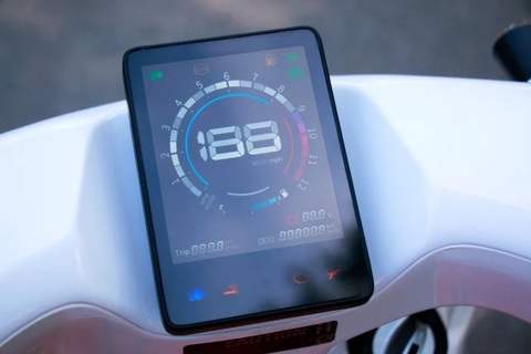 Honda Julio dân chơi xe thích mê, có bản 'nhái' từ Trung Quốc: Đèn LED, phanh ABS, Smartkey- Ảnh 4. Màn hình đặt dọc trông như một chiếc điện thoại - Ảnh: moto2s