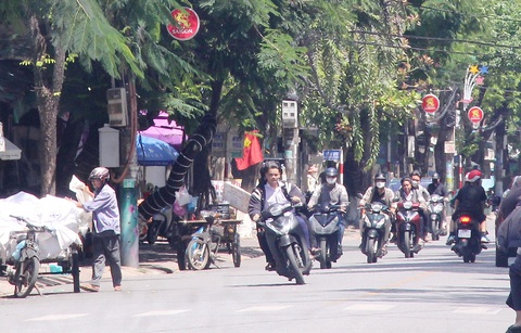 Quảng Ngãi tính toán xử lý cán bộ, công chức giao xe cho con chưa đủ tuổi cầm lái- Ảnh 1. Quảng Ngãi tính xử lý cán bộ, công chức giao xe cho con chưa đủ tuổi cầm lái gây mất an toàn giao thông - Ảnh: TRẦN MAI