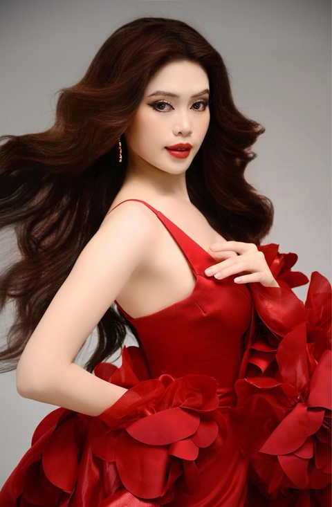 Dương Thị Phương Anh là hoa khôi cuộc thi Nét đẹp sinh viên Đại học Thái Nguyên 2020. Cô từng vào top 30 cuộc thi sắc đẹp cấp quốc gia. Ngoài thành tích học tập tốt, Phương Anh còn tích cực tham gia các giải đấu bóng chuyền, nhảy cao, chạy bộ - Ảnh: BTC Dương Thị Phương Anh là hoa khôi cuộc thi Nét đẹp sinh viên Đại học Thái Nguyên 2020. Cô từng vào top 30 cuộc thi sắc đẹp cấp quốc gia. Ngoài thành tích học tập tốt, Phương Anh còn tích cực tham gia các giải đấu bóng chuyền, nhảy cao, chạy bộ