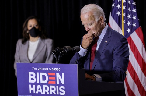 Ông Biden tuyên bố rút khỏi cuộc đua vào Nhà Trắng- Ảnh 3. Tổng thống Mỹ Joe Biden và Phó tổng thống Kamala Harris - Ảnh: REUTERS
