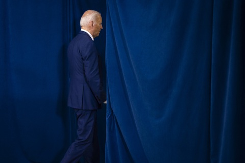 Ông Biden đã quyết định rời cuộc đua vì “lợi ích của Đảng Dân chủ và nước Mỹ” - Ảnh: AFP Đảng Dân chủ thay người có đổi vận?- Ảnh 1.