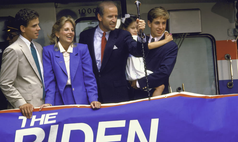 Ông Biden: Từ thượng nghị sĩ trẻ nhất đến tổng thống cao tuổi nhất nước Mỹ- Ảnh 3. Ông Biden trong lần tranh cử tổng thống Mỹ đầu tiên vào năm 1987, nhưng chiến dịch lần đó thất bại vì một bê bối đạo văn - Ảnh: GETTY IMAGES