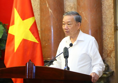 Chủ tịch nước Tô Lâm lưu ý việc cải thiện đời sống, đảm bảo 100% người có công có mức sống trên trung bình so với mức sống cộng đồng dân cư nơi cư trú - Ảnh: TỐNG GIÁP Chủ tịch nước: Đảm bảo người có công được hưởng chế độ, chính sách đầy đủ nhất- Ảnh 1.