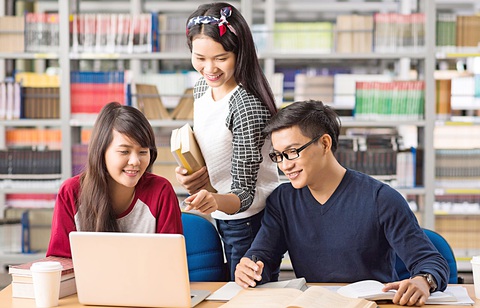 Du học sinh tại Úc - Ảnh: ASIA TIMES Chuẩn bị gì trước 'biến động' du học?- Ảnh 1.