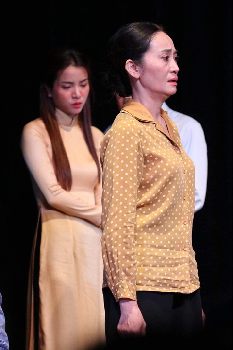 Hạnh Thúy: Diễn sân khấu tiền ít xỉn, diễn chi vậy?- Ảnh 2. Theo Hạnh Thúy, sân khấu kịch là nơi diễn viên thăng hoa, dễ chạm cảm xúc của khán giả