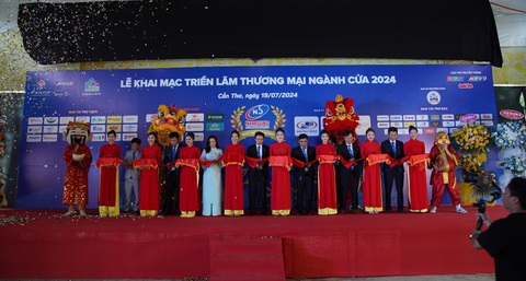 Triển lãm thương mại ngành cửa năm 2024 thu hút khách tham quan- Ảnh 2. Triển lãm thương mại ngành cửa năm 2024 thu hút khách tham quan- Ảnh 2.