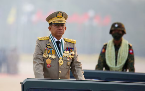 Quyền tổng thống Myanmar chuyển giao quyền hạn vì lâm trọng bệnh- Ảnh 1. Thống tướng Myanmar Min Aung Hlaing - Ảnh: REUTERS