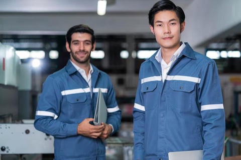 Làm thế nào để trở thành kỹ sư ô tô với mức lương ngàn đô?- Ảnh 1. Kỹ sư ô tô là một trong những nghề đòi hỏi kiến thức chuyên môn và kỹ năng cao (Nguồn: Internet)