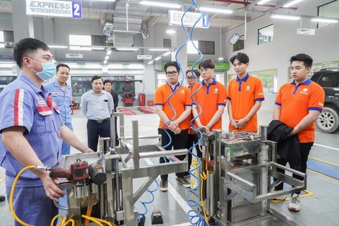 Làm thế nào để trở thành kỹ sư ô tô với mức lương ngàn đô?- Ảnh 4. Nhu cầu tuyển dụng kỹ sư ô tô rất cao (Nguồn: Internet)