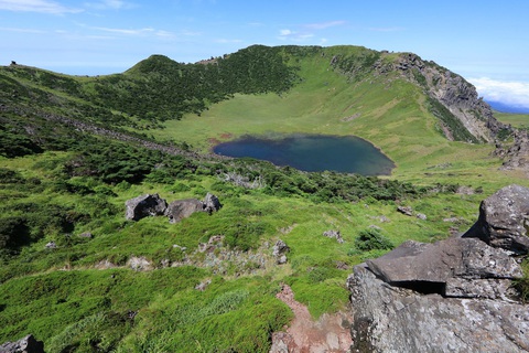 'Mái nhà Hàn Quốc' trên đảo Jeju ô nhiễm vì... nước xúp mì ăn liền- Ảnh 4. Núi Halla là một phần của Di sản thiên nhiên thế giới