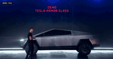 'Nhận Tesla Cybertruck chưa tới 1 ngày, tôi sốc nặng vì vung tay là kính nứt'- Ảnh 10. Trong buổi giới thiệu, nhà thiết kế chính Franz von Holzhausen đã đập vỡ hai cửa sổ