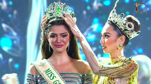 Hoa hậu Thùy Tiên trao vương miệng cho người đẹp Peru, Luciana Fuster, đương kim Hoa hậu Hòa bình Quốc tế 2023 - Ảnh: MGI Hoa hậu Thùy Tiên trao vương miện cho người đẹp Peru, Luciana Fuster, đương kim Hoa hậu Hòa bình quốc tế 2023 - Ảnh: MGI