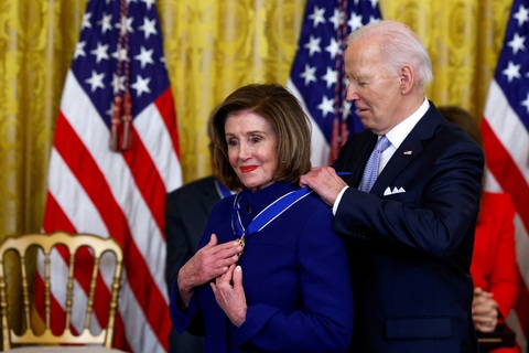 Dù rời ghế chủ tịch Hạ viện Mỹ đã lâu, bà Nancy Pelosi vẫn được coi là nhân vật có ảnh hưởng của đảng Dân chủ - Ảnh: REUTERS Dù rời ghế chủ tịch Hạ viện Mỹ đã lâu, bà Nancy Pelosi vẫn được coi là nhân vật có ảnh hưởng của Đảng Dân chủ - Ảnh: REUTERS