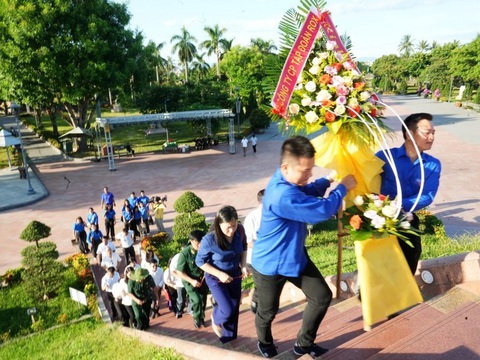 Hành trình tri ân của Rox Group- Ảnh 2. Hành trình tri ân của Rox Group- Ảnh 2.