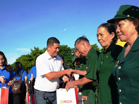 Hành trình tri ân của Rox Group- Ảnh 4. Hành trình tri ân của Rox Group- Ảnh 4.