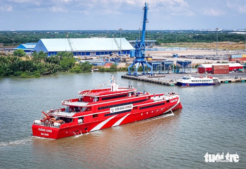 Tàu cao tốc TP.HCM đi Côn Đảo: Sẽ thông báo lịch chạy khi thời tiết thuận lợi- Ảnh 1. Tàu cao tốc chuyến TP.HCM - Côn Đảo có tên Thăng Long - Ảnh: CHÂU TUẤN