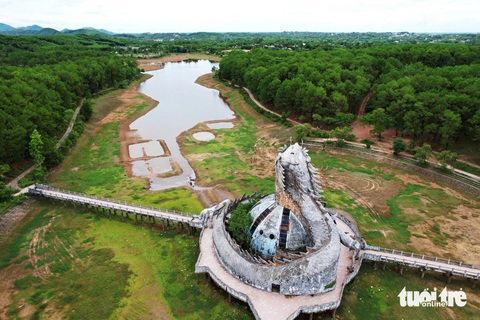 Công viên nghĩa tình Hà Nội - Huế - Sài Gòn dự kiến đặt ở đâu?- Ảnh 11. Toàn cảnh công viên nước hồ Thủy Tiên dự kiến được chỉnh trang thành công viên Hà Nội - Huế - Sài Gòn - Ảnh: NHẬT LINH