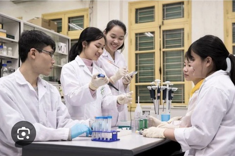 Tin tức sáng 24-7: 9 quận TP.HCM không còn hộ nghèo đa chiều; ĐH Quốc gia Hà Nội vô top 100 châu Á- Ảnh 2. Tin tức sáng 24-7: 9 quận TP.HCM không còn hộ nghèo đa chiều; ĐH Quốc gia Hà Nội vô top 100 châu Á- Ảnh 2.