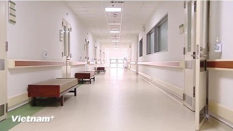 Ngoài công việc, Tổng Bí thư thường tập thể dục lúc sáng sớm và tối, đi bộ dọc hành lang bệnh viện - Ảnh: Vietnam+ Cận cảnh căn phòng bệnh nơi Tổng bí thư Nguyễn Phú Trọng điều trị- Ảnh 12.