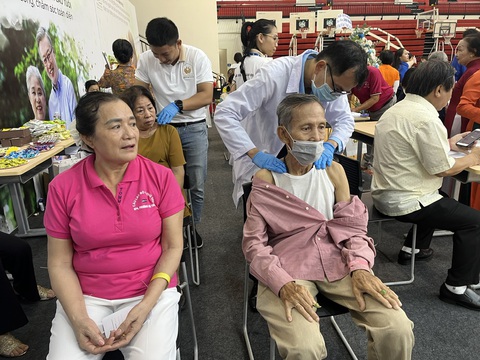 Người dân TP.HCM và Đông Nam Bộ tuổi thọ cao hơn mặt bằng chung cả nước- Ảnh 1. Sức khỏe tinh thần cũng ảnh hưởng đến tuổi thọ - Ảnh: THÙY DƯƠNG