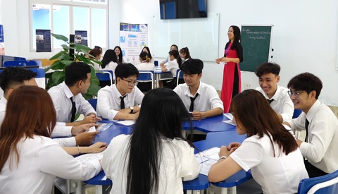 Một tiết học nghiệp vụ ngân hàng của sinh viên ngành tài chính ngân hàng, khoa kinh tế Trường ĐH Thủ Dầu Một - Ảnh: QA Bất ngờ trường tỉnh doanh thu gần 400 tỉ đồng- Ảnh 1.