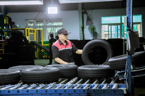 Làm khu thương mại tự do, doanh nghiệp có phải di dời?- Ảnh 1. Công ty cổ phần Cao su Đà Nẵng là doanh nghiệp lớn ở Đà Nẵng nằm gần khu vực cảng Liên Chiểu - Ảnh: THÁI LÂM