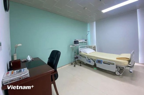 Căn phòng bệnh gần 20 mét vuông tại Bệnh viện Trung ương Quân đội 108 là nơi Tổng Bí thư Nguyễn Phú Trọng gắn bó khi điều trị bệnh - Ảnh: Vietnam+ Cận cảnh căn phòng bệnh nơi Tổng bí thư Nguyễn Phú Trọng điều trị- Ảnh 1.