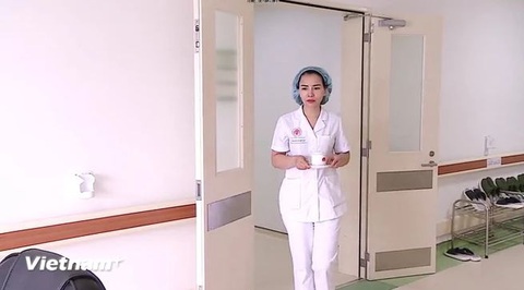 Nhân viên y tế hàng ngày hay mang trà vào phòng Tổng Bí Thư Nguyễn Phú Trọng - Ảnh: Vietnam+ Nhân viên y tế hằng ngày hay mang trà vào phòng Tổng bí thư Nguyễn Phú Trọng