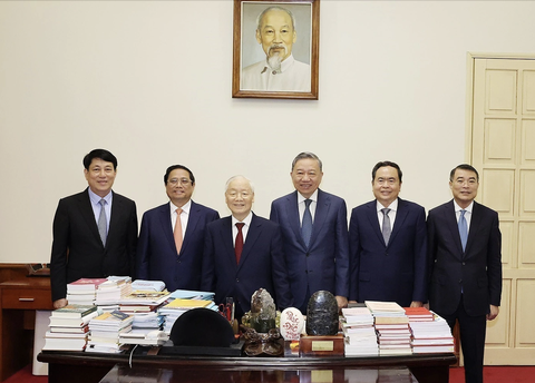 Tổng bí thư Nguyễn Phú Trọng và những dấu ấn đậm nét với Quốc hội- Ảnh 2. Tổng bí thư Nguyễn Phú Trọng cùng các lãnh đạo chủ chốt dự cuộc họp ngày 18-5 - Ảnh: TTXVN