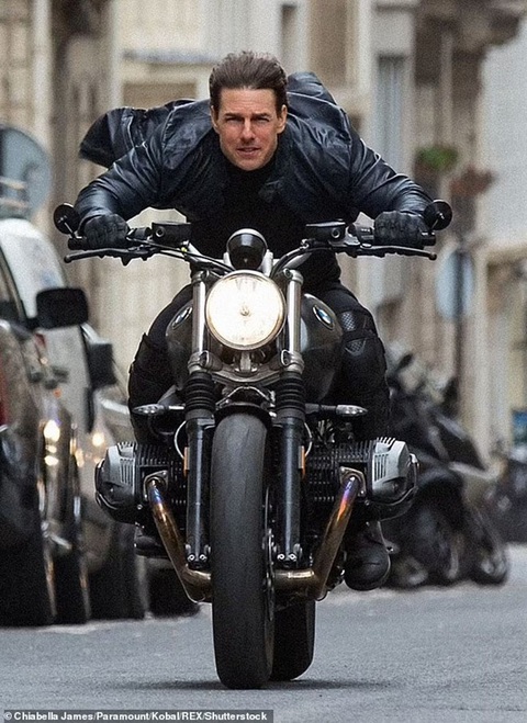 Tom Cruise ‘khó ở’ khi Brad Pitt đến Anh quay phim mới- Ảnh 1. Tom Cruise vẫn đang tập trung hết công lực cho phần phim mới Mission Impossible