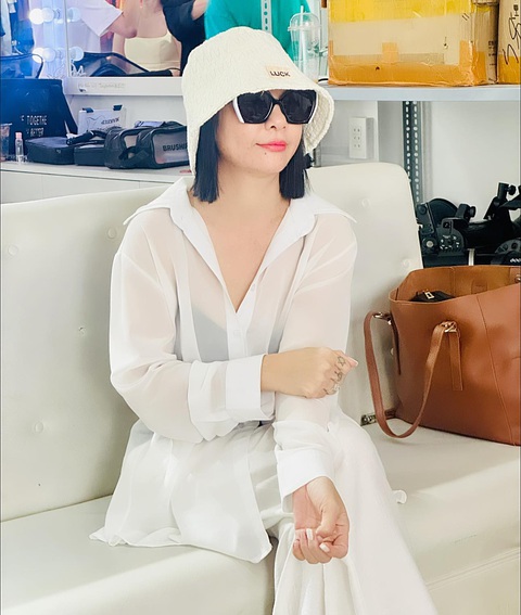 Cát Phượng than thở bị người lạ nhắn tin xin tiền- Ảnh 2. Hiện tại, Cát Phượng hạn chế đi diễn, sống kín tiếng hơn