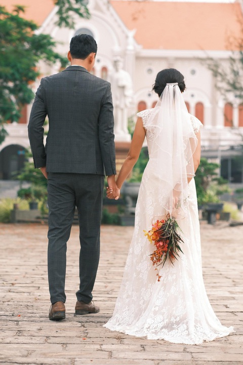 Xao xuyến với bộ ảnh cưới chụp tại ‘vương quốc’ lò gạch trăm năm ở miền Tây- Ảnh 9. Tình yêu dành cho quê hương Vĩnh Long hòa với tình yêu đôi lứa trong từng bức ảnh cưới - Ảnh: NVCC