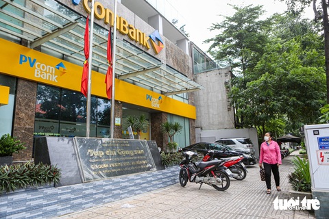 Nhiều nơi ở TP.HCM treo cờ rủ tưởng nhớ Tổng bí thư Nguyễn Phú Trọng- Ảnh 6. Cơ quan thường trực Tạp chí Cộng sản tại TP.HCM - nơi Tổng bí thư Nguyễn Phú Trọng từng làm tổng biên tập giai đoạn 1991-1996